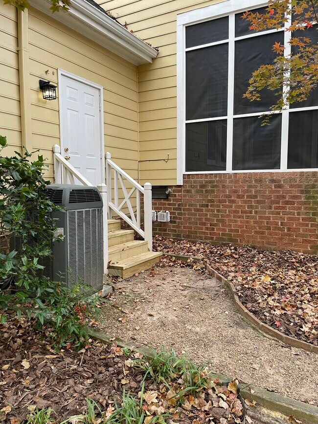 Building Photo - 107 Rosewall Ln