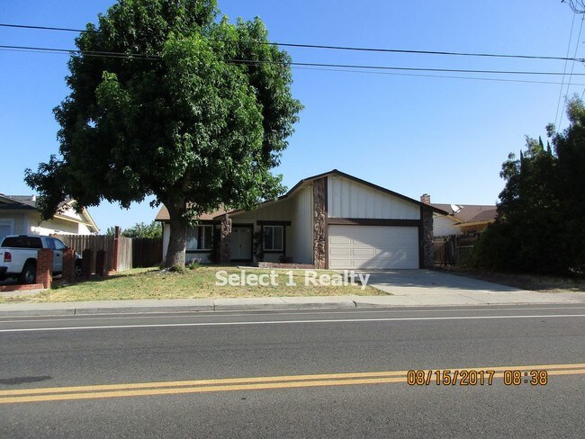 Building Photo - 964 W Cypress Rd