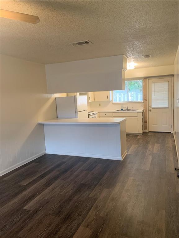 908 Emile St Unit 6, Bastrop, TX 78602 Room for Rent in Bastrop, TX