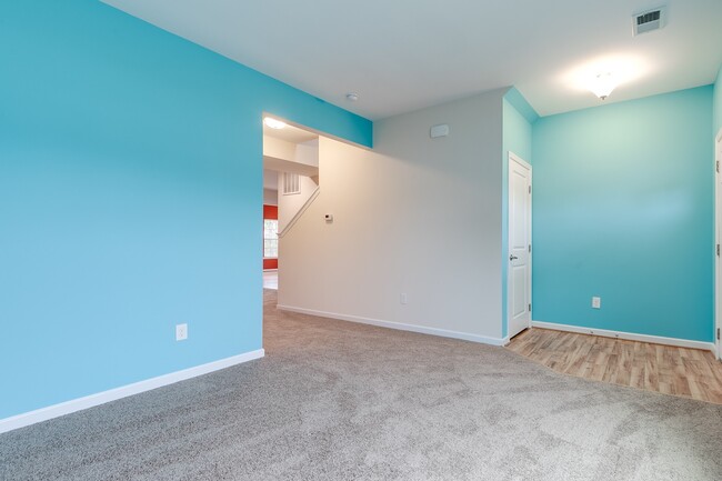 Building Photo - Gorgeous 3 Bedroom, 2.5 Bathroom Home in C...