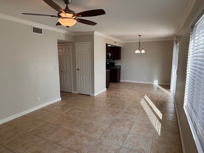 Foto del edificio - 43376 Cook St