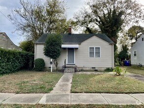 Building Photo - 739 Waukesha Ave