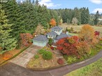 Foto principal - Spacious custom home in desirable location...