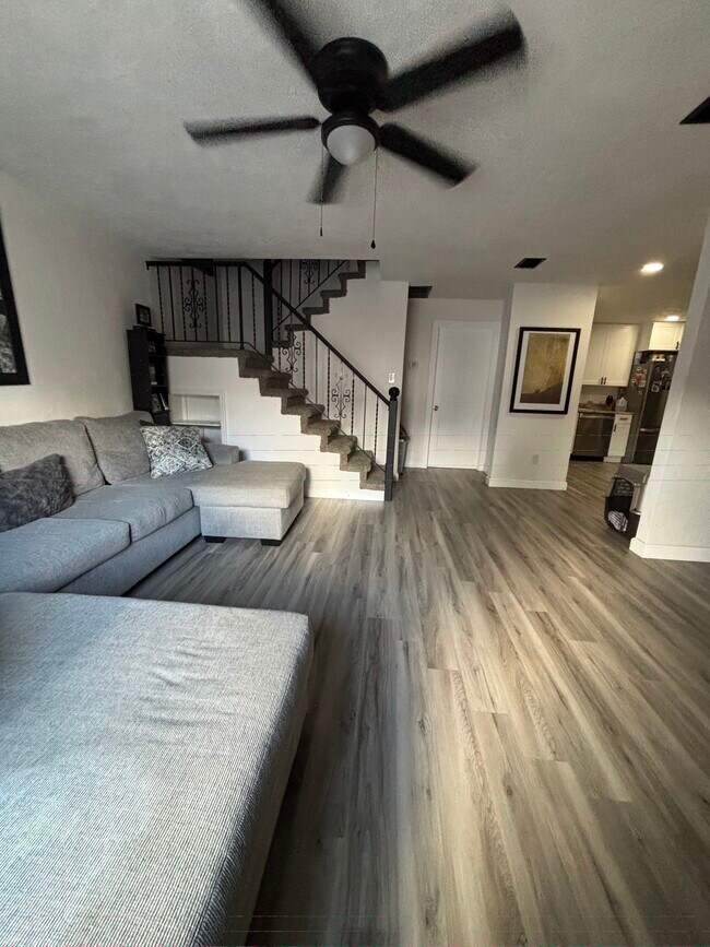 Foto del edificio - 2063 Oak Meadow Cir
