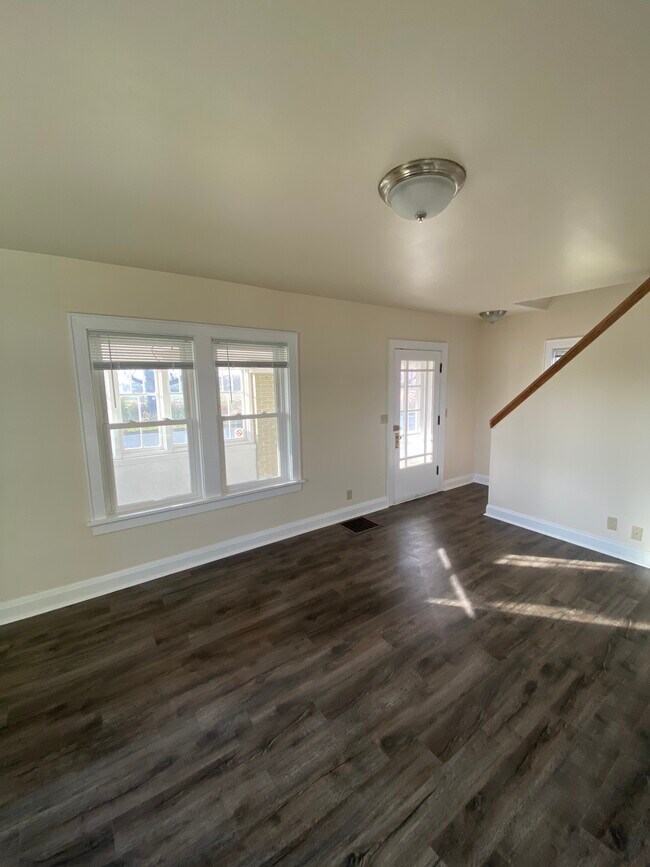 Living room - 1802 Roth St