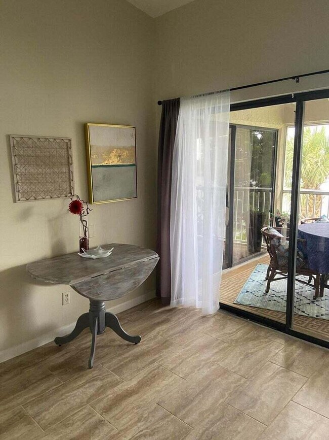 Foto del edificio - 3218 S Lakeview Cir