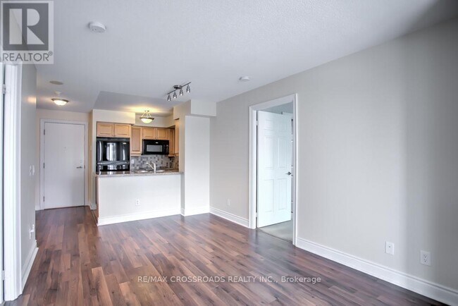 Building Photo - 25 Greenview Ave