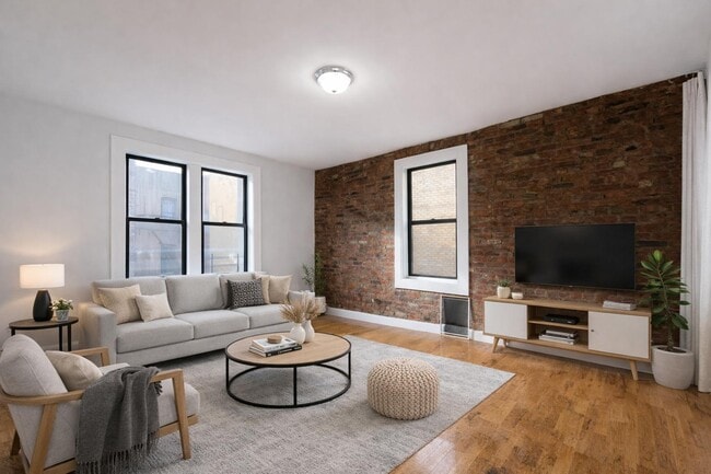 Building Photo - 24 Thayer St