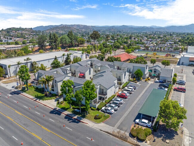Comunidad para personas mayores Village Green vista desde arriba - Village Green Senior Community