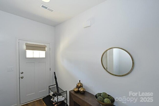 Foto del edificio - 2046 McDonald Dr