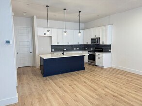 Building Photo - 1309 Eureka Spgs St