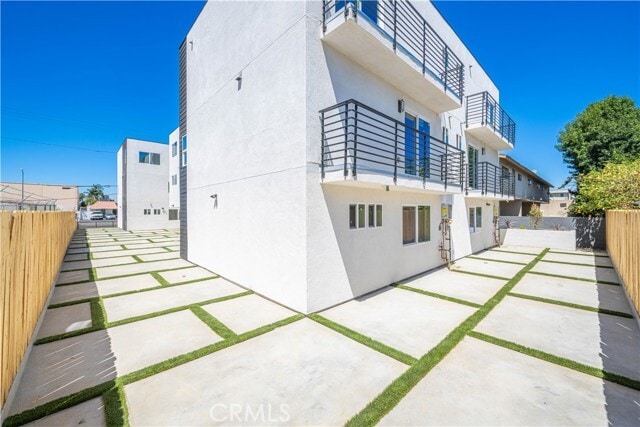 Building Photo - 6834 Hazeltine Ave