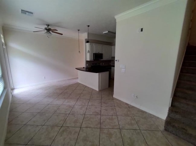 Building Photo - 16020 Fountainview Dr