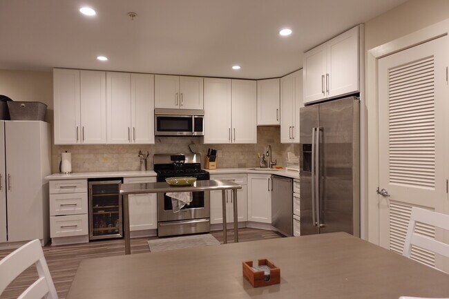 Foto del edificio - 34 Channing St NW