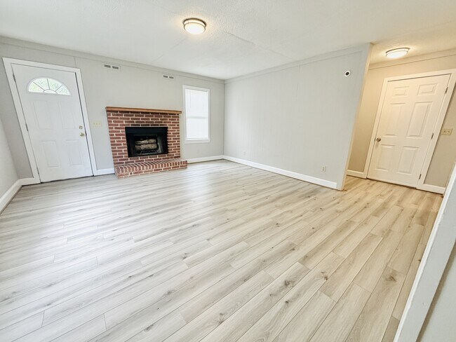 Building Photo - 1020 Betsy Dr