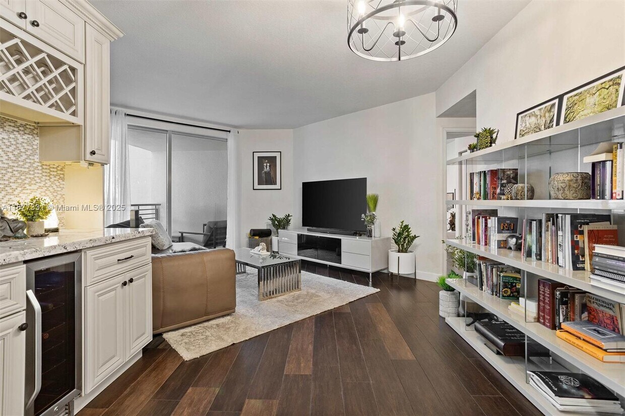 Foto principal - 1830 Radius Dr