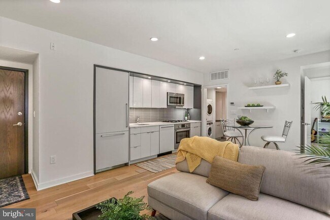 Foto del edificio - 129 W St NW