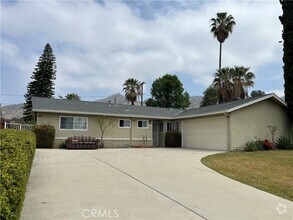 Building Photo - 235 Green Oaks Dr