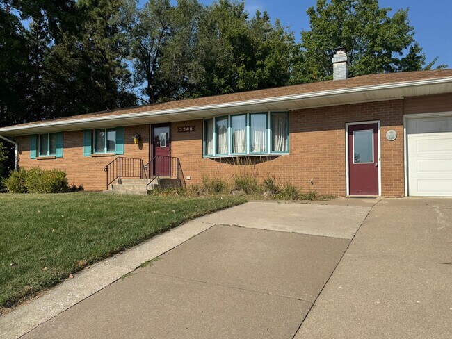 Foto del edificio - 3 bedroom 2 bath home with a bonus room in Davenport