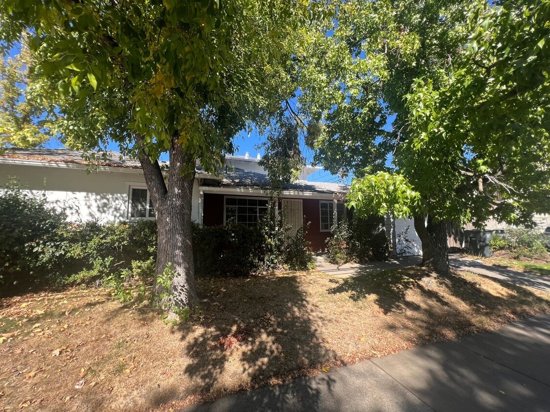 Primary Photo - 3 Bed / 2 Bath | East Sacramento Home Avai...