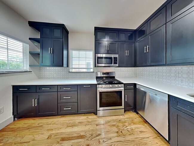 Foto del edificio - 1025 N Madison Ave