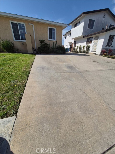 Foto del edificio - 8437 Lilienthal Ave