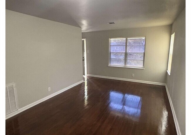 Foto del edificio - 4825 Brinkley St