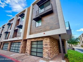 Building Photo - 3233 N 70th St