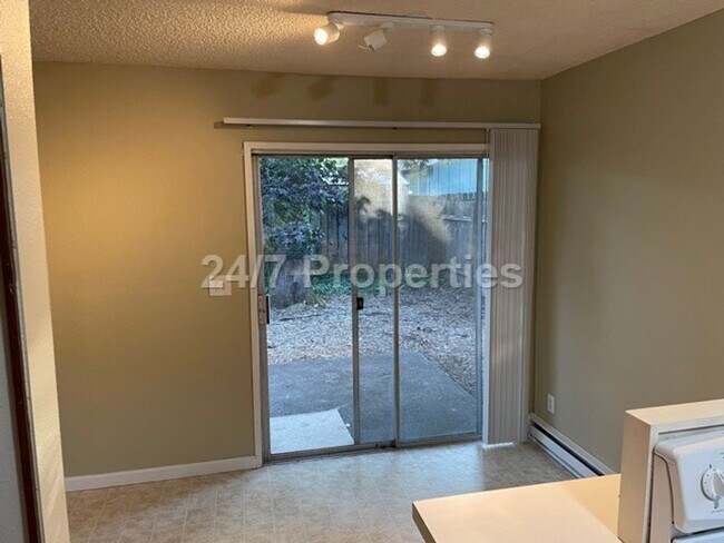 Foto del edificio - 351 NE 78th Ave