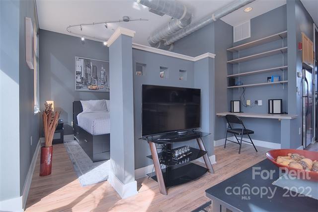 514 W 10th St Unit 303 - 4