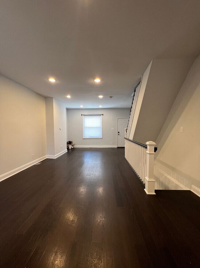 Building Photo - Bright 3 Bed / 2 Bath Home in West Philade...