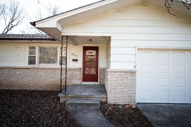 Foto del edificio - Updated 3-Bedroom Home in Northeast Springfield — Garage & Spacious Backyard