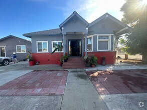 Building Photo - 1606 E San Fernando St