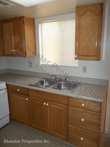Building Photo - 13925 Smoketree St