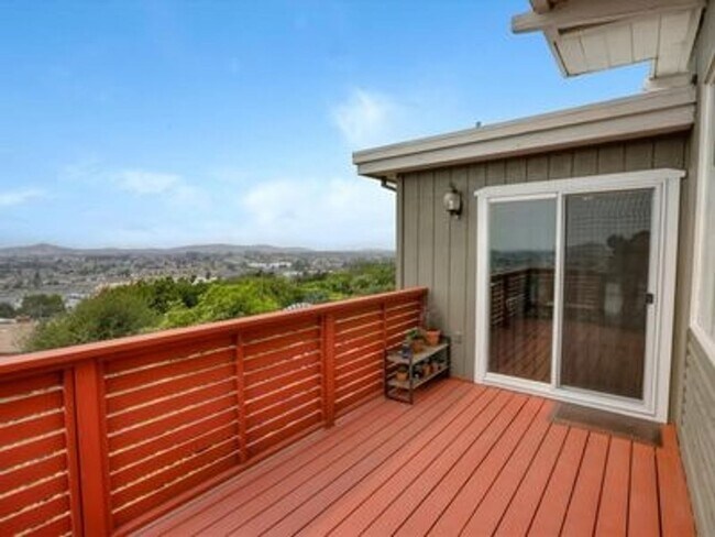Building Photo - 4 Bedroom, 3 Bathroom, Vista Views - Singl...