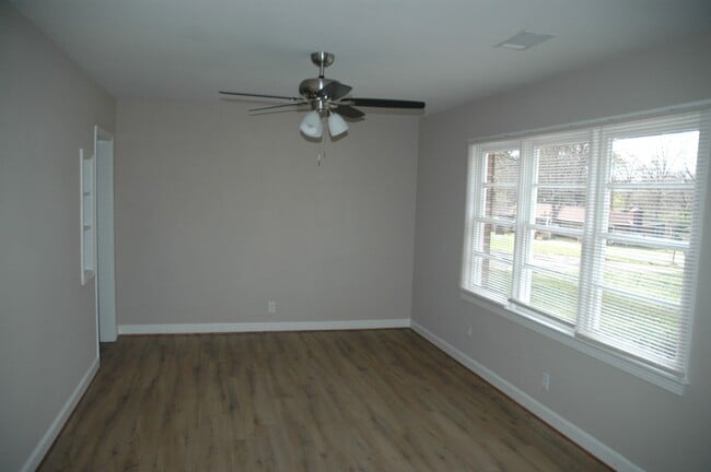 Building Photo - 809 S 10th St
