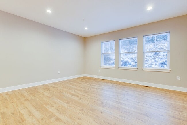Building Photo - 4005 Stefano Dr