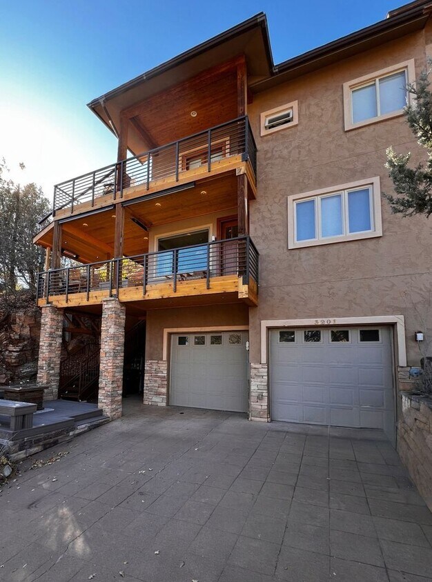 Primary Photo - Spacious 3BR 3BA Townhome in Durango