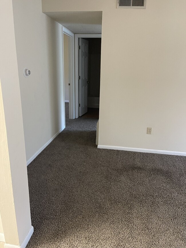 Building Photo - 2611 Quail Dr