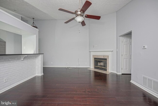 Building Photo - 84 Eldon Way