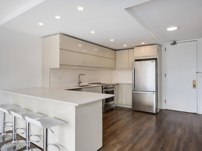 Foto del edificio - 655 W Irving Park Rd
