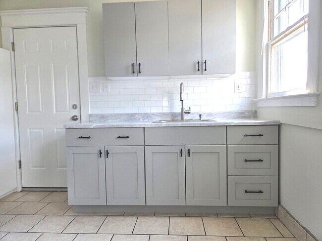 Foto del edificio - 108 Concord St