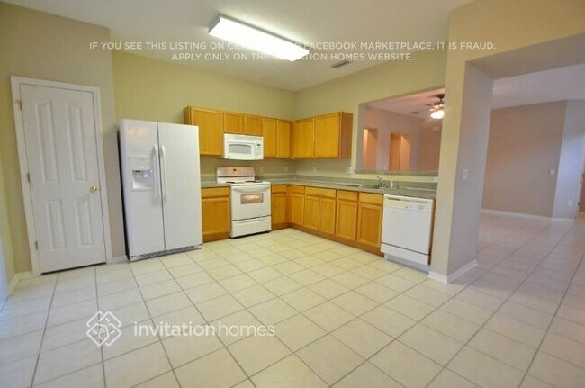 Foto del edificio - 6870 Lake Eaglebrooke Dr
