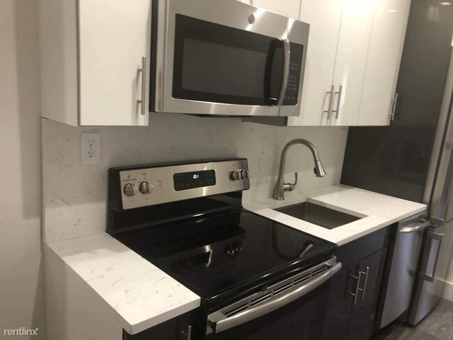 Building Photo - 3 br, 1 bath Apartment - 49 Seaman Ave