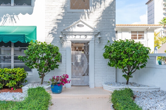 719 Biltmore Way Entrance - 719 Biltmore Way