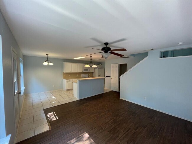 Building Photo - 3 Jenny Wren Ct