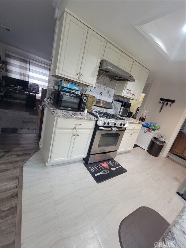 Building Photo - 13444 Tracy St