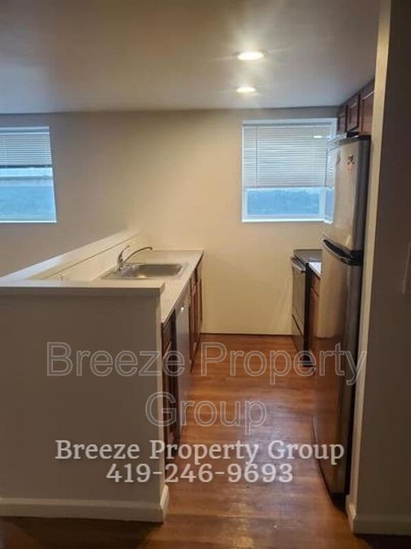 Building Photo - 1945 Ottawa Dr