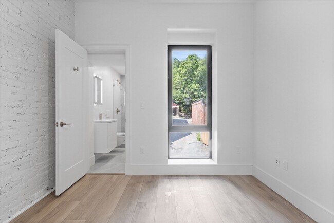 Foto del edificio - 1571 Beacon St