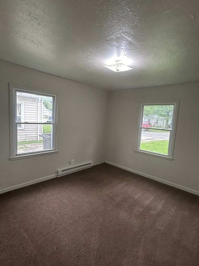 Foto del edificio - 4500 Standish Dr